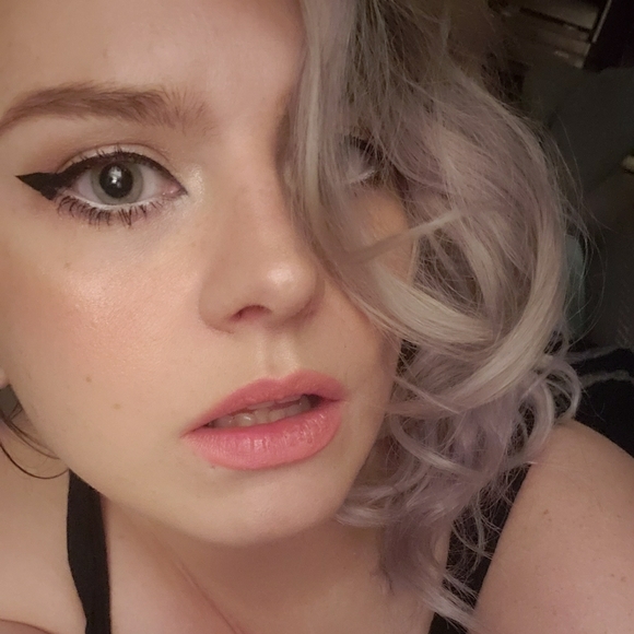 Meet your Posher, Davina - Picture 1 of 4